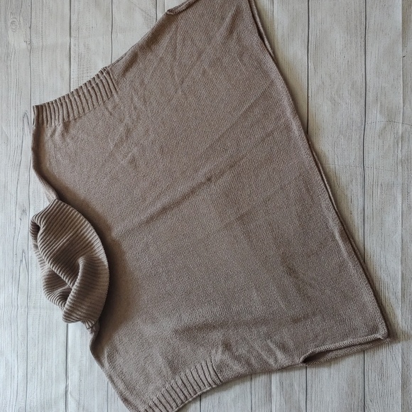 OLD NAVY SHORT SLEEVE COWL NECK BOXY SWEATER - Picture 1 of 8